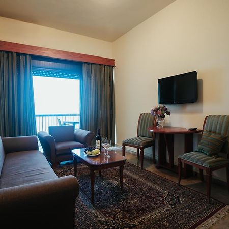Holiday Suites Hotel & Beach Resort Jounieh Dış mekan fotoğraf