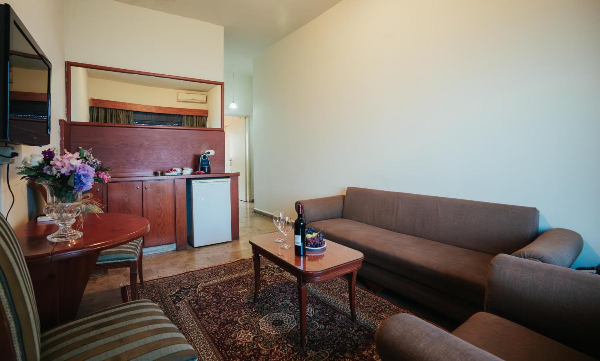 Holiday Suites Hotel & Beach Resort Jounieh Dış mekan fotoğraf