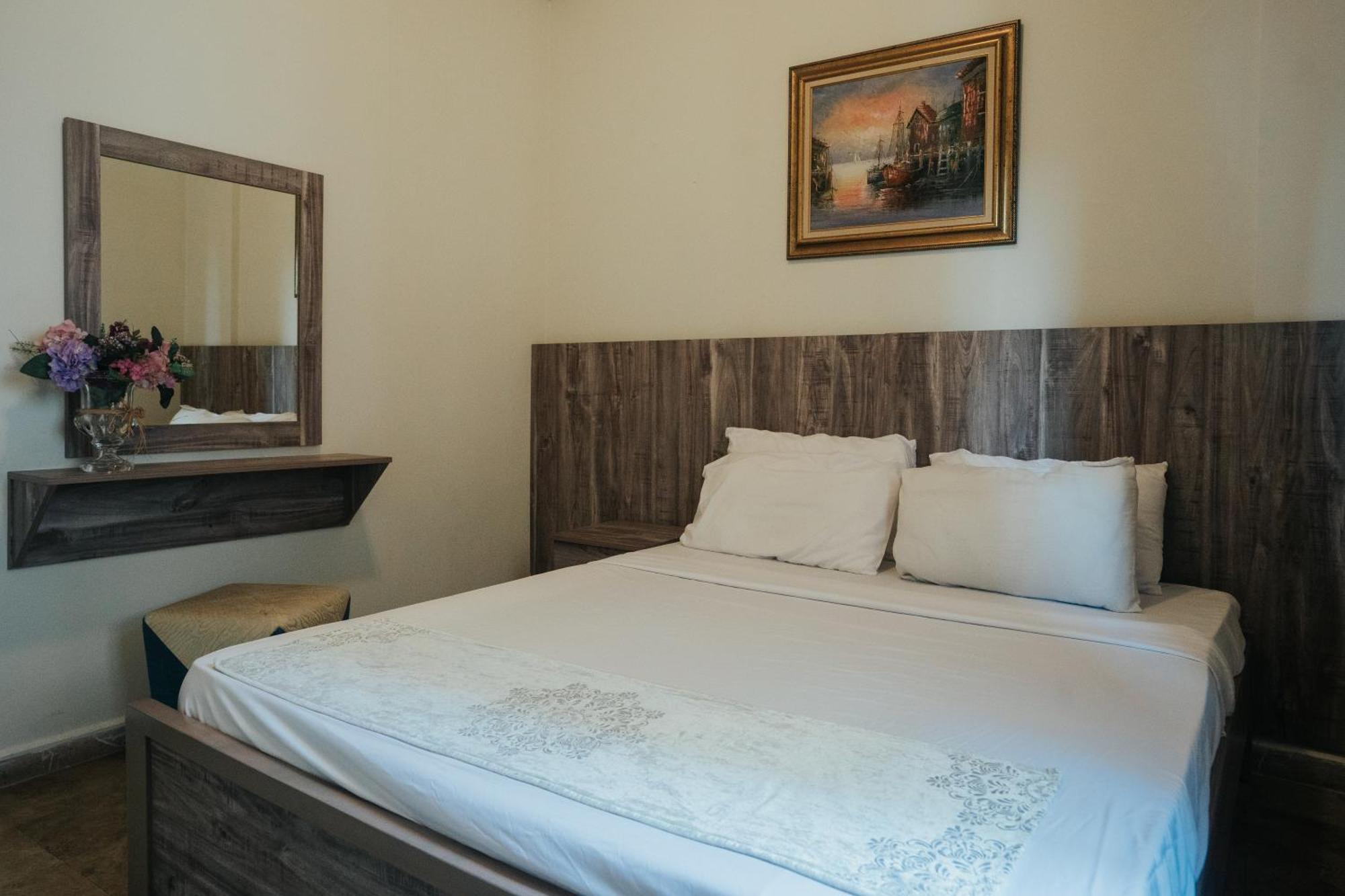 Holiday Suites Hotel & Beach Resort Jounieh Dış mekan fotoğraf