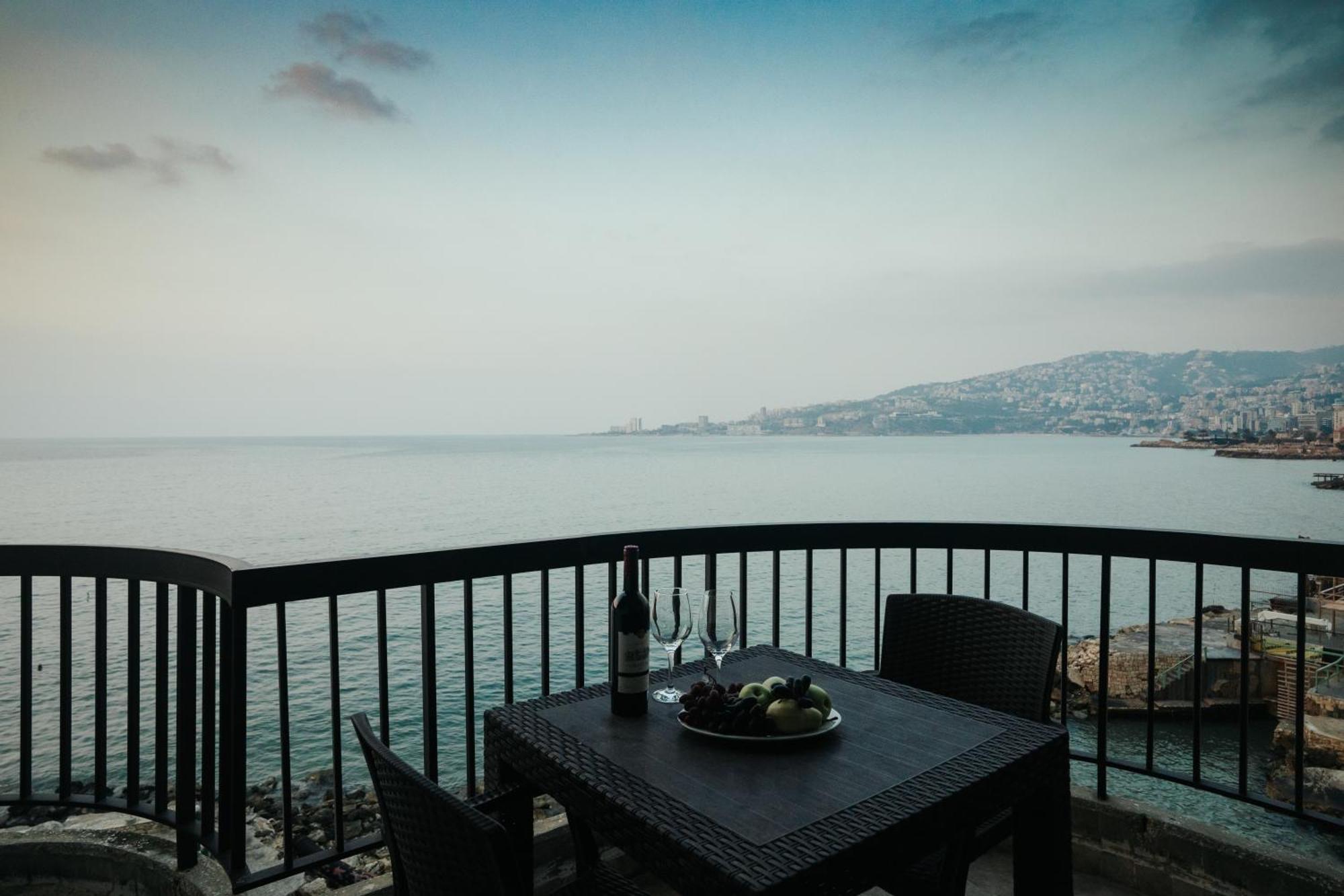Holiday Suites Hotel & Beach Resort Jounieh Dış mekan fotoğraf