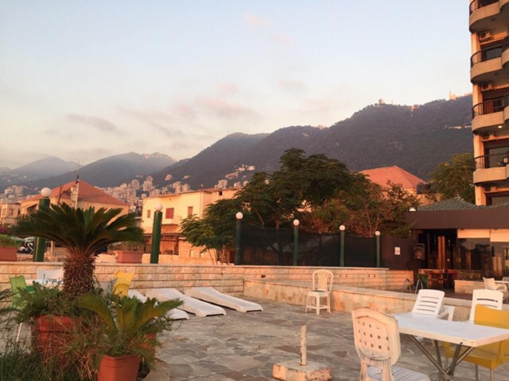 Holiday Suites Hotel & Beach Resort Jounieh Dış mekan fotoğraf