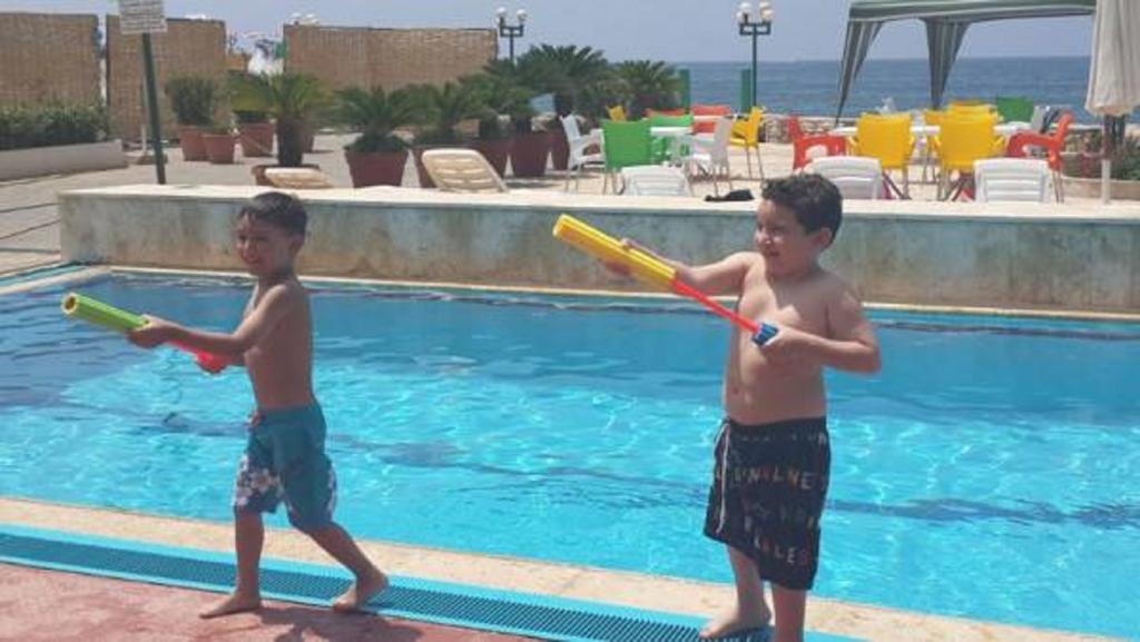 Holiday Suites Hotel & Beach Resort Jounieh Dış mekan fotoğraf