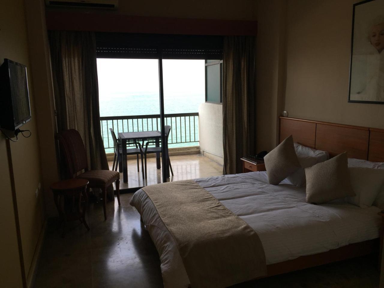 Holiday Suites Hotel & Beach Resort Jounieh Dış mekan fotoğraf