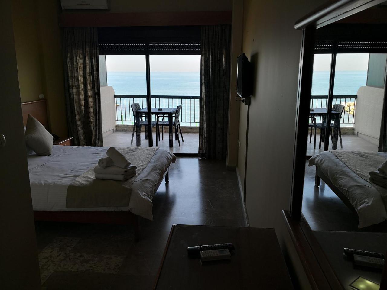 Holiday Suites Hotel & Beach Resort Jounieh Dış mekan fotoğraf