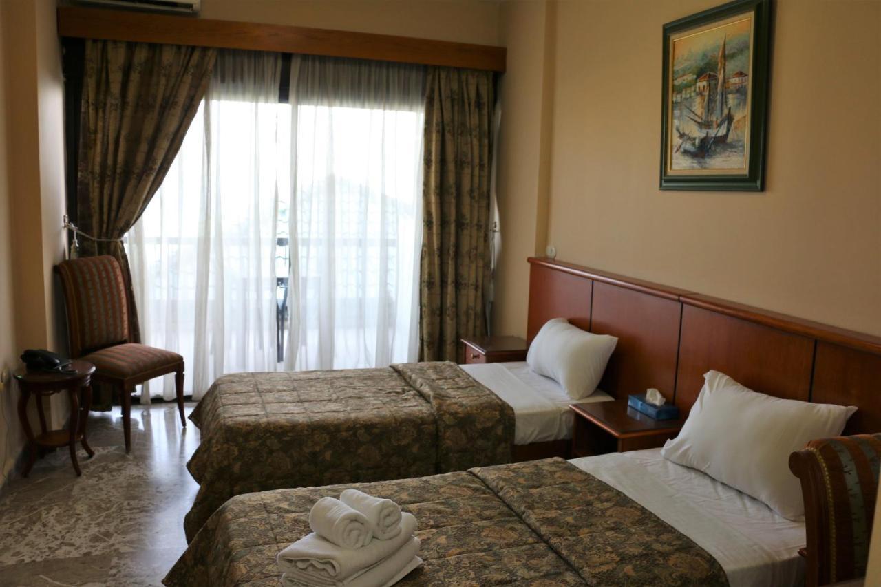Holiday Suites Hotel & Beach Resort Jounieh Dış mekan fotoğraf