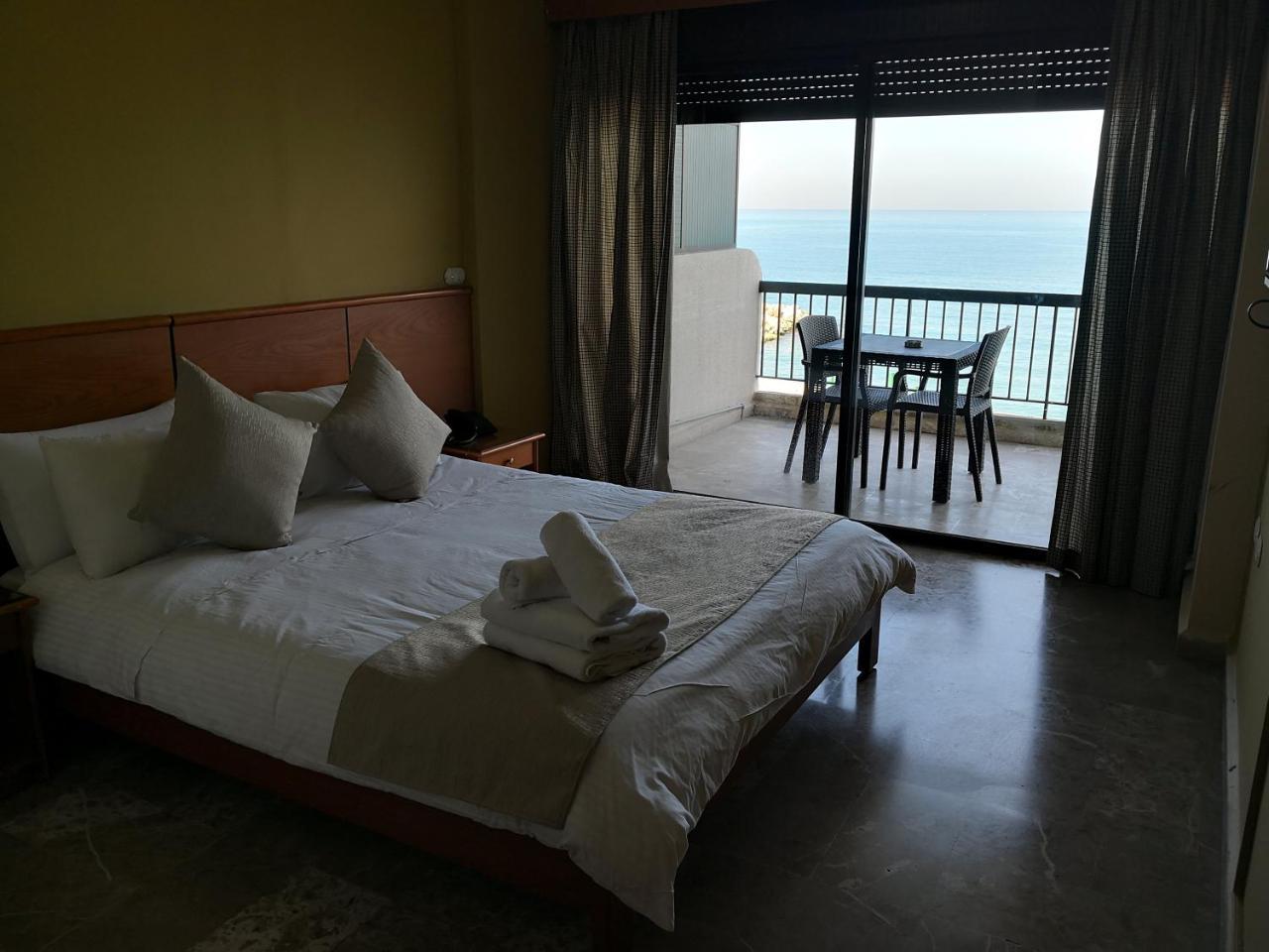 Holiday Suites Hotel & Beach Resort Jounieh Dış mekan fotoğraf