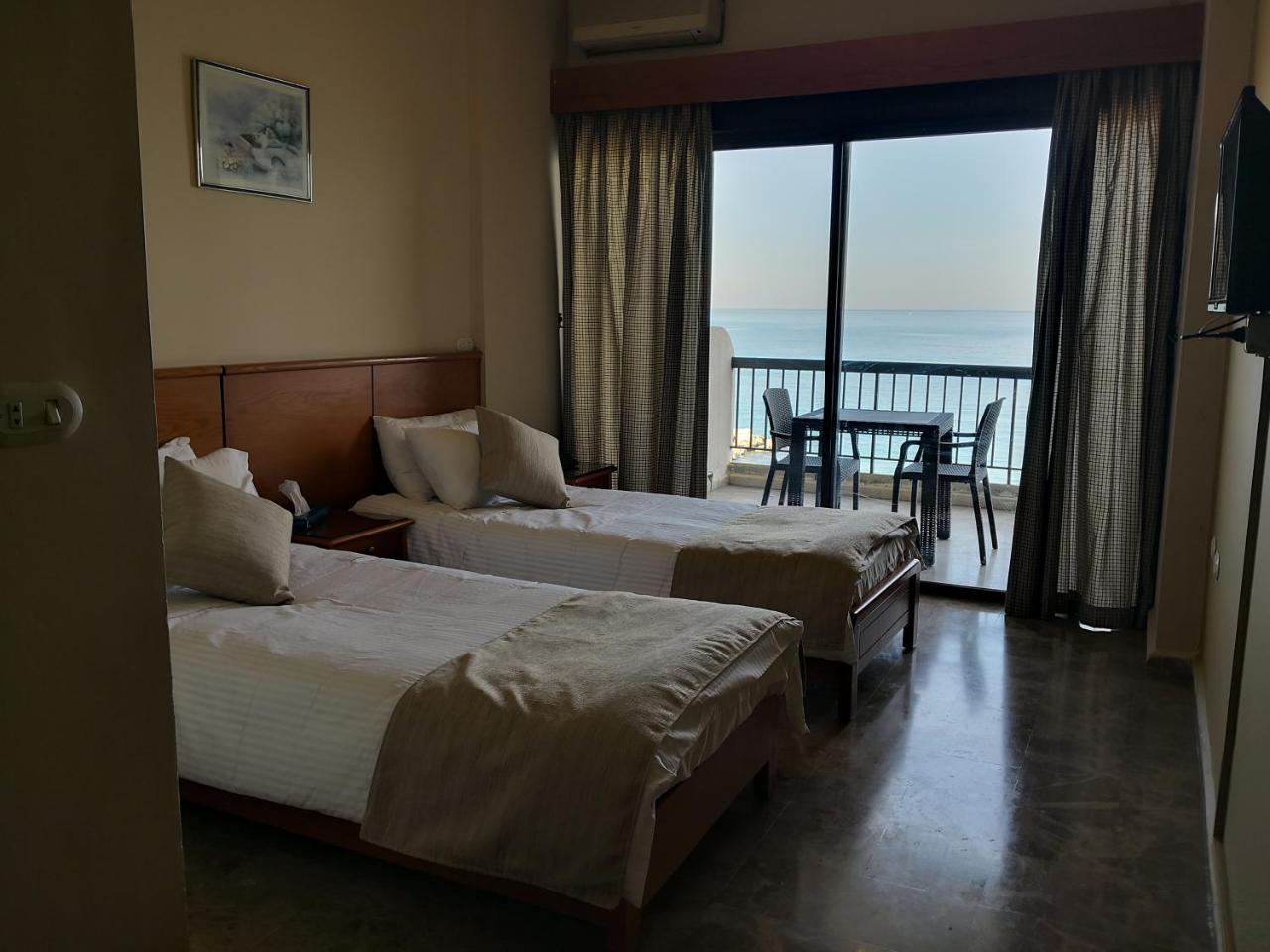 Holiday Suites Hotel & Beach Resort Jounieh Dış mekan fotoğraf