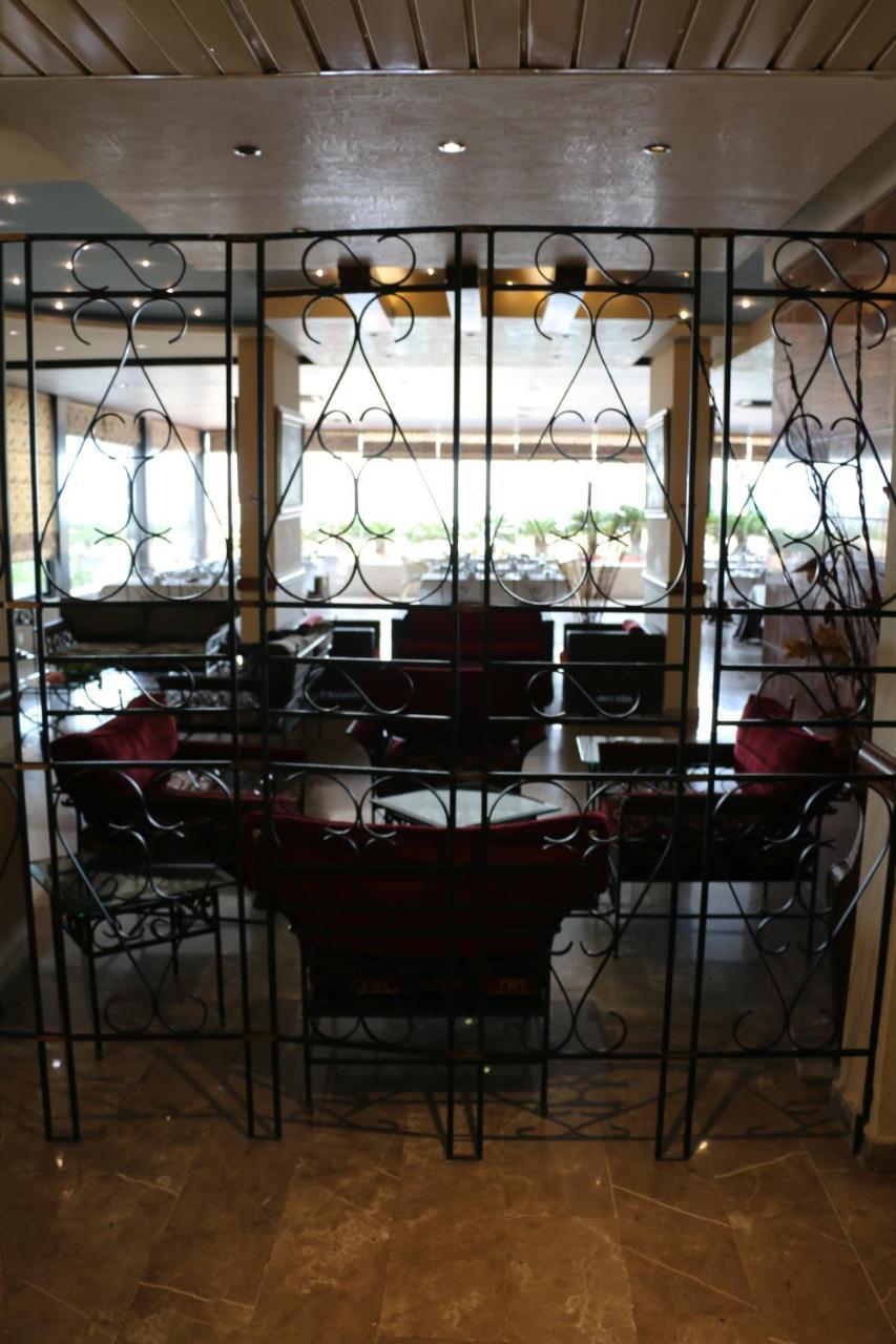 Holiday Suites Hotel & Beach Resort Jounieh Dış mekan fotoğraf