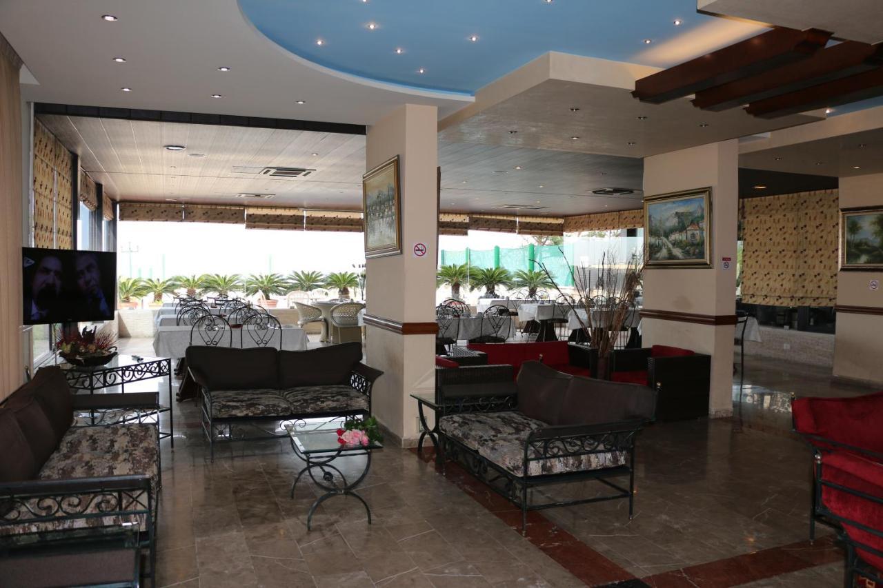 Holiday Suites Hotel & Beach Resort Jounieh Dış mekan fotoğraf
