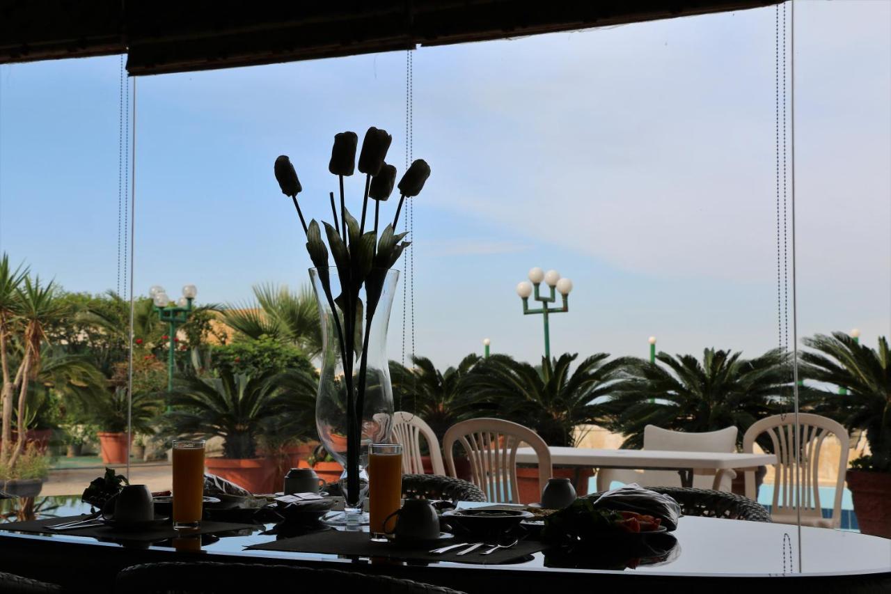 Holiday Suites Hotel & Beach Resort Jounieh Dış mekan fotoğraf