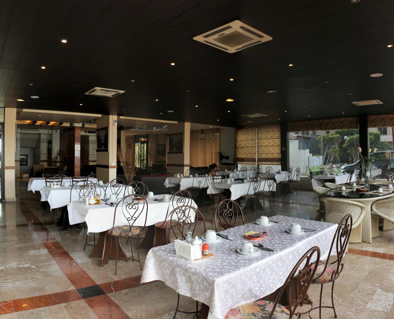 Holiday Suites Hotel & Beach Resort Jounieh Dış mekan fotoğraf