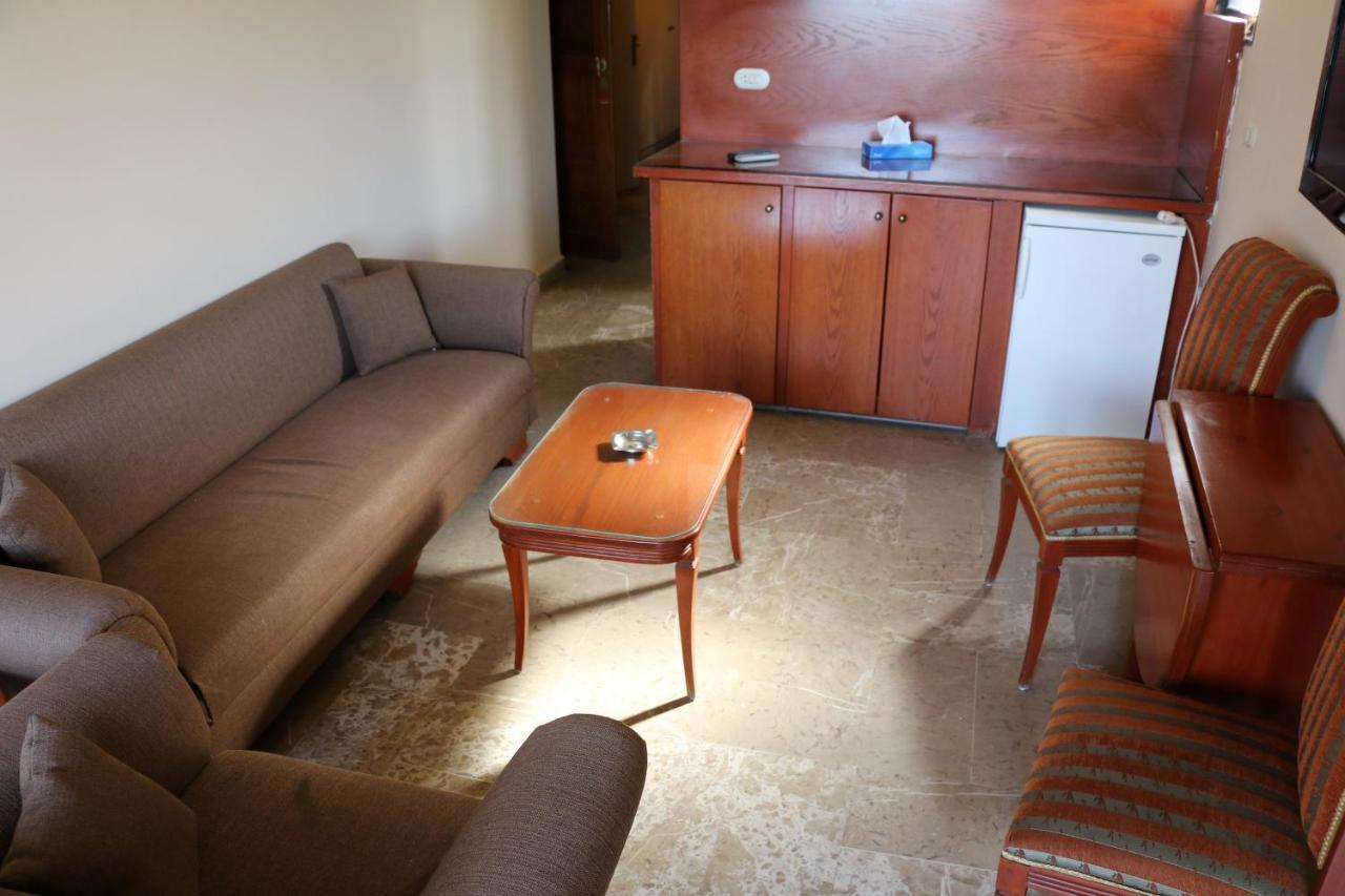 Holiday Suites Hotel & Beach Resort Jounieh Dış mekan fotoğraf