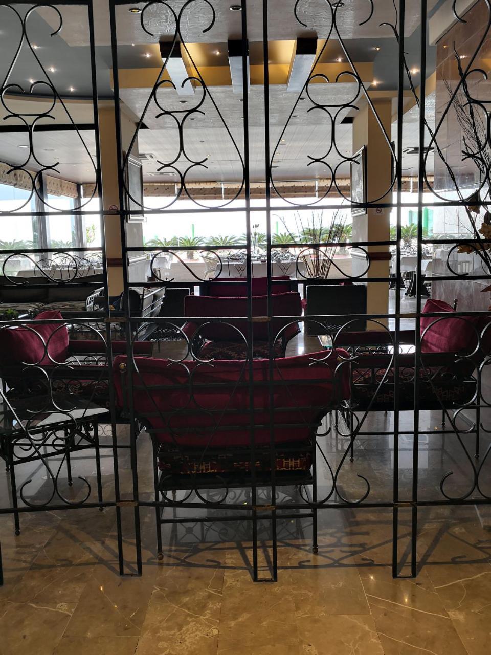 Holiday Suites Hotel & Beach Resort Jounieh Dış mekan fotoğraf