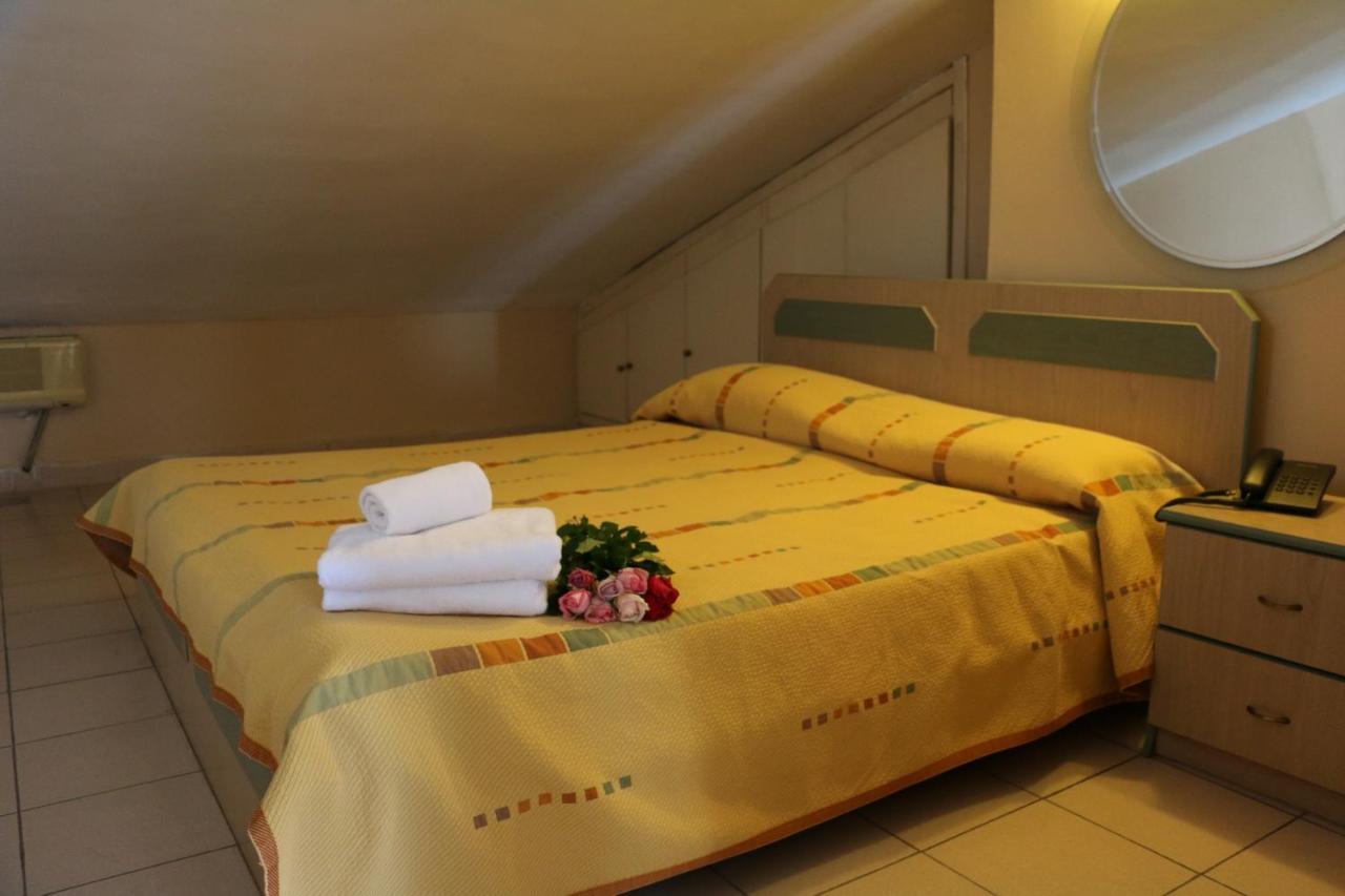 Holiday Suites Hotel & Beach Resort Jounieh Dış mekan fotoğraf