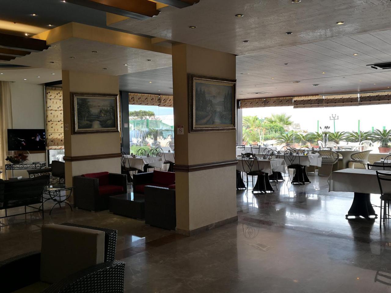 Holiday Suites Hotel & Beach Resort Jounieh Dış mekan fotoğraf