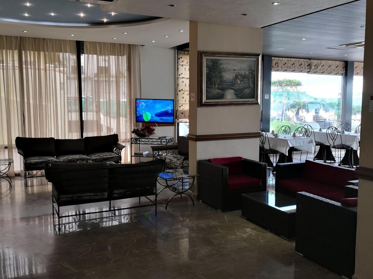 Holiday Suites Hotel & Beach Resort Jounieh Dış mekan fotoğraf