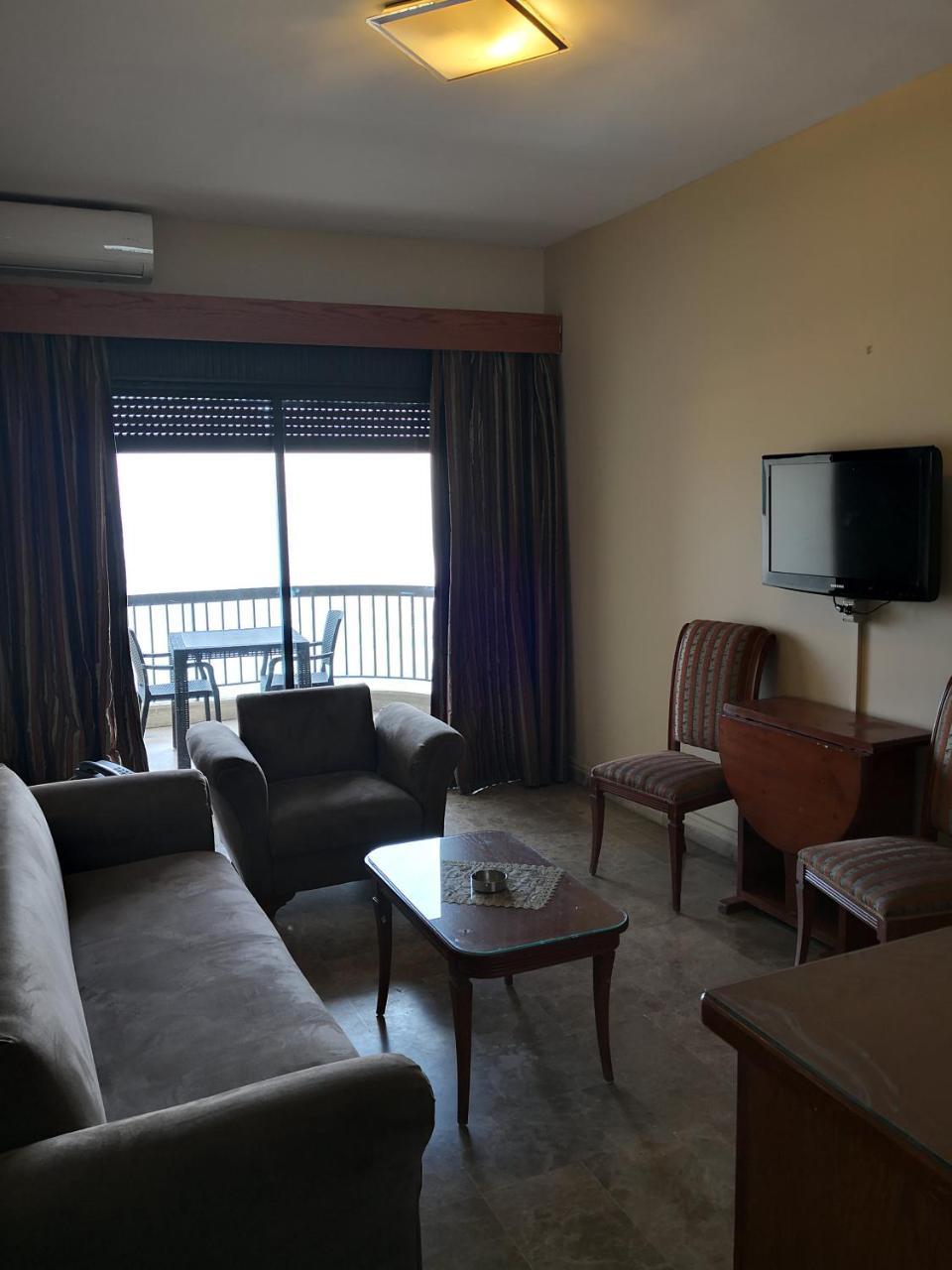 Holiday Suites Hotel & Beach Resort Jounieh Dış mekan fotoğraf
