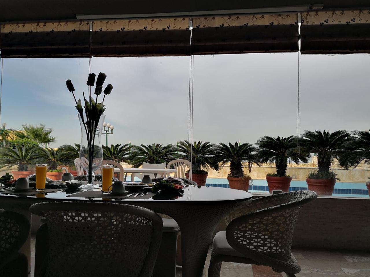 Holiday Suites Hotel & Beach Resort Jounieh Dış mekan fotoğraf
