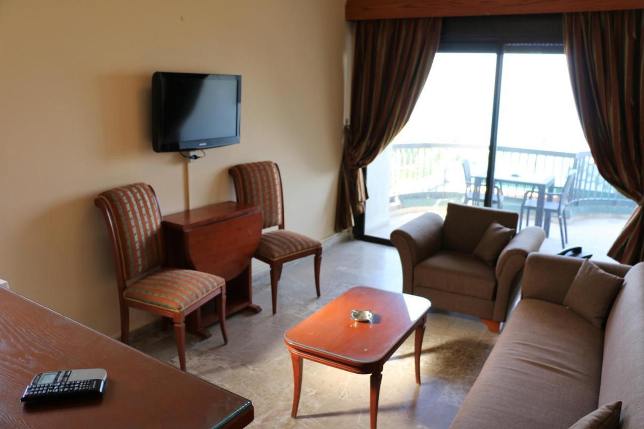 Holiday Suites Hotel & Beach Resort Jounieh Dış mekan fotoğraf